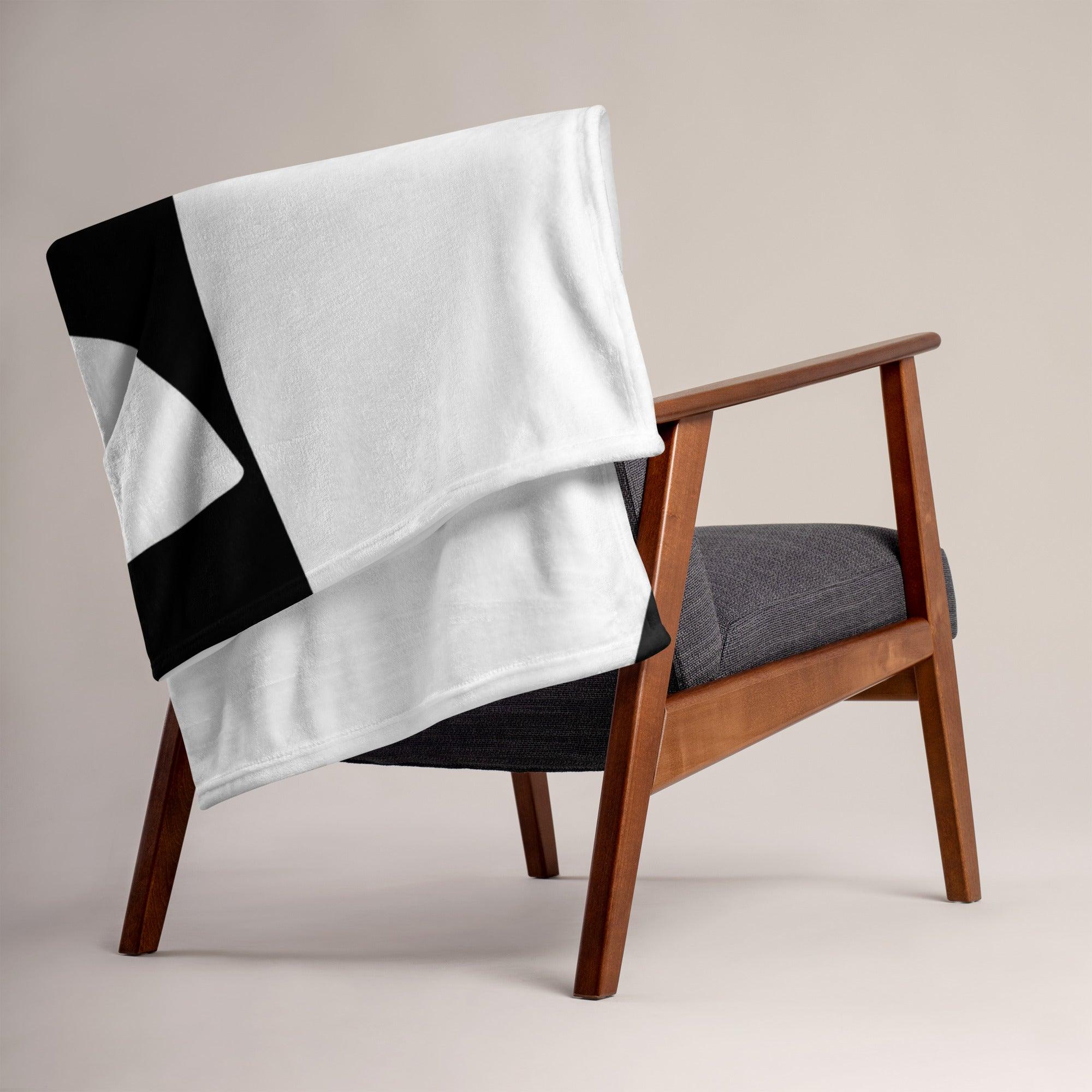 Totem BWR Face | Throw Blanket - MichaelVargas.Art